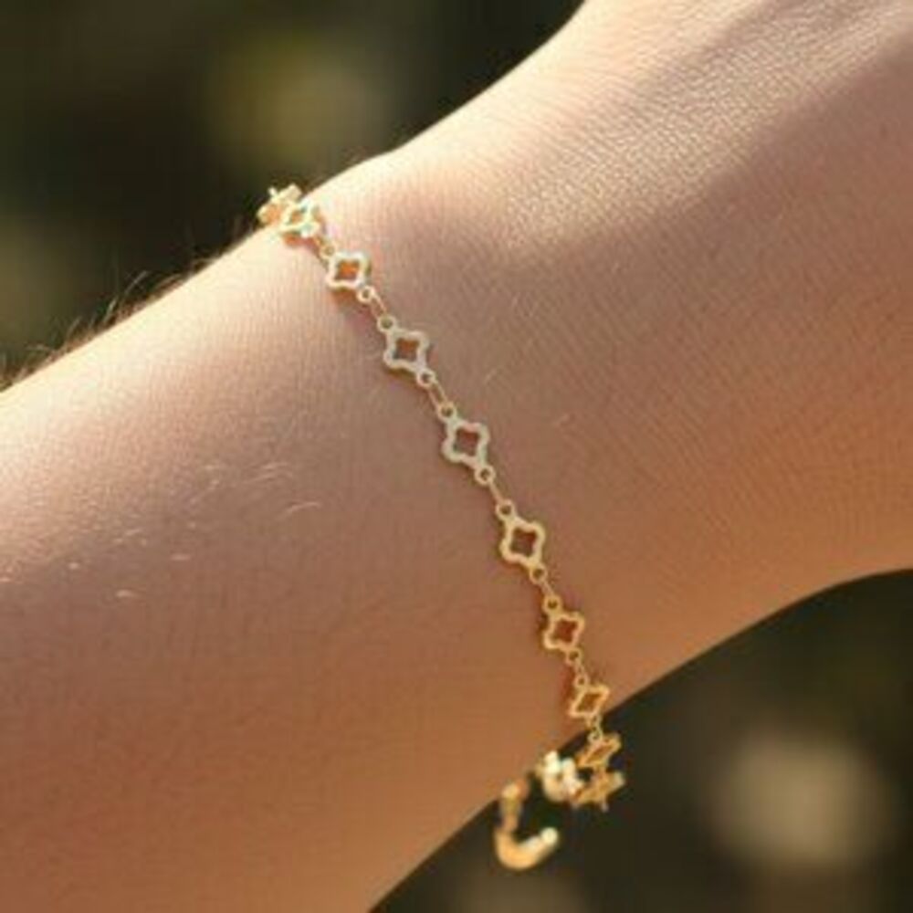 "Elegant & Trendy Bracelet, A Perfect Gift for Women, Thoughtful, EVCH1575
